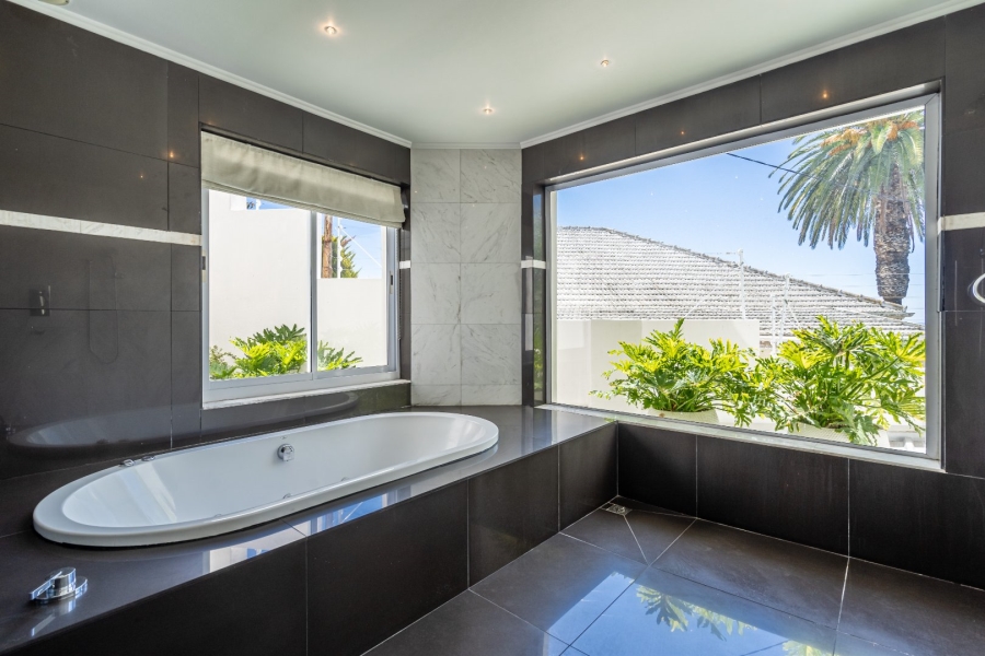 To Let 1 Bedroom Property for Rent in Green Point Western Cape